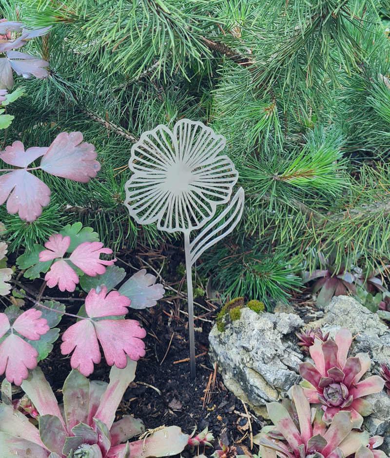 gartendeko_blume4_gartenstecker_diemetallprofis2